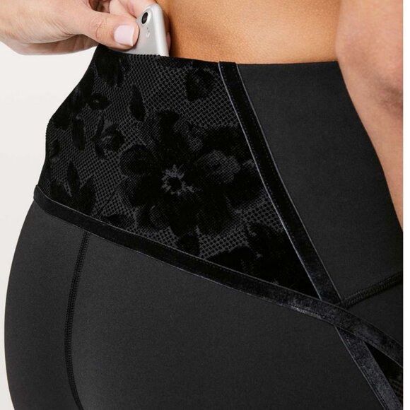 Lululemon Lululemon Wunder Under High-Rise Tight Flocked 28" in Sz 6 - Picture 3 of 16